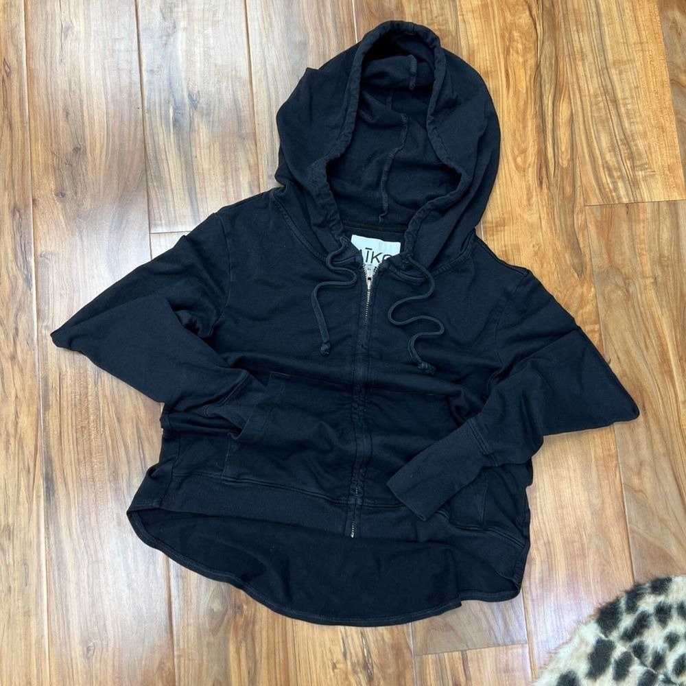ATKO Hoodie Women's Size XS Black High-Low Hem 16x25 Drawstring Pre-Owned‎